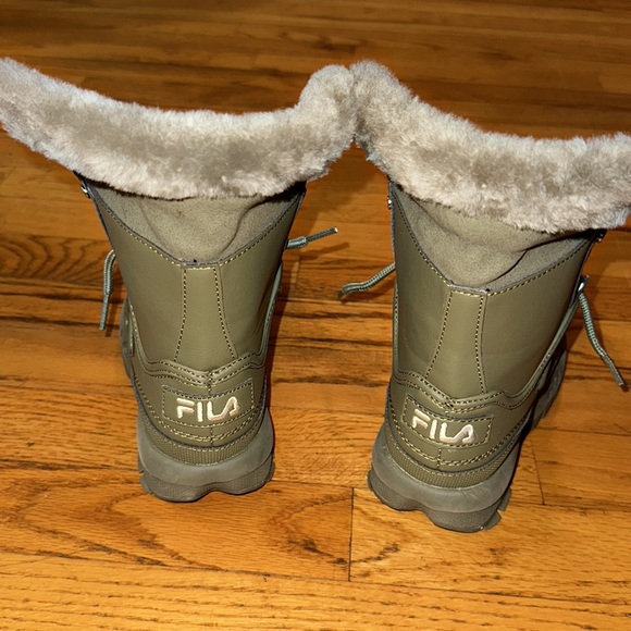 Fila sneaker boots brand new only wore once little boy size 2y - Picture 4 of 5